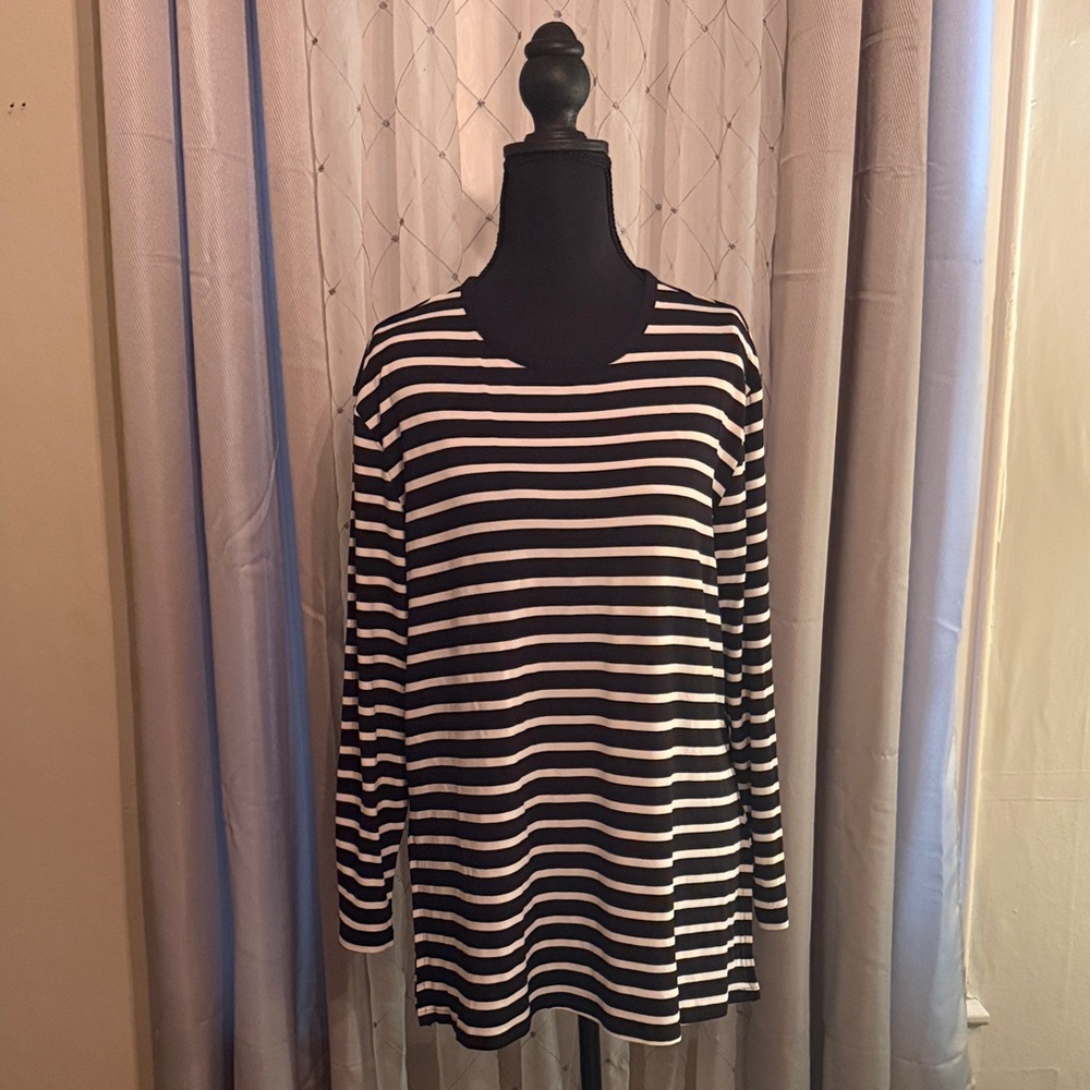 Old Navy Black and White Striped Long Sleeve Top